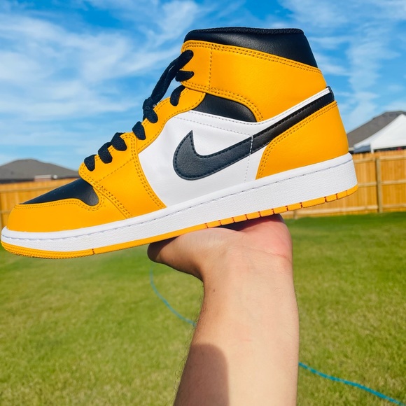 Air Jordan 1 Mid - Picture 6 of 8